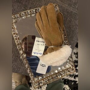UGG Women's Brown Sheepskin Mittens